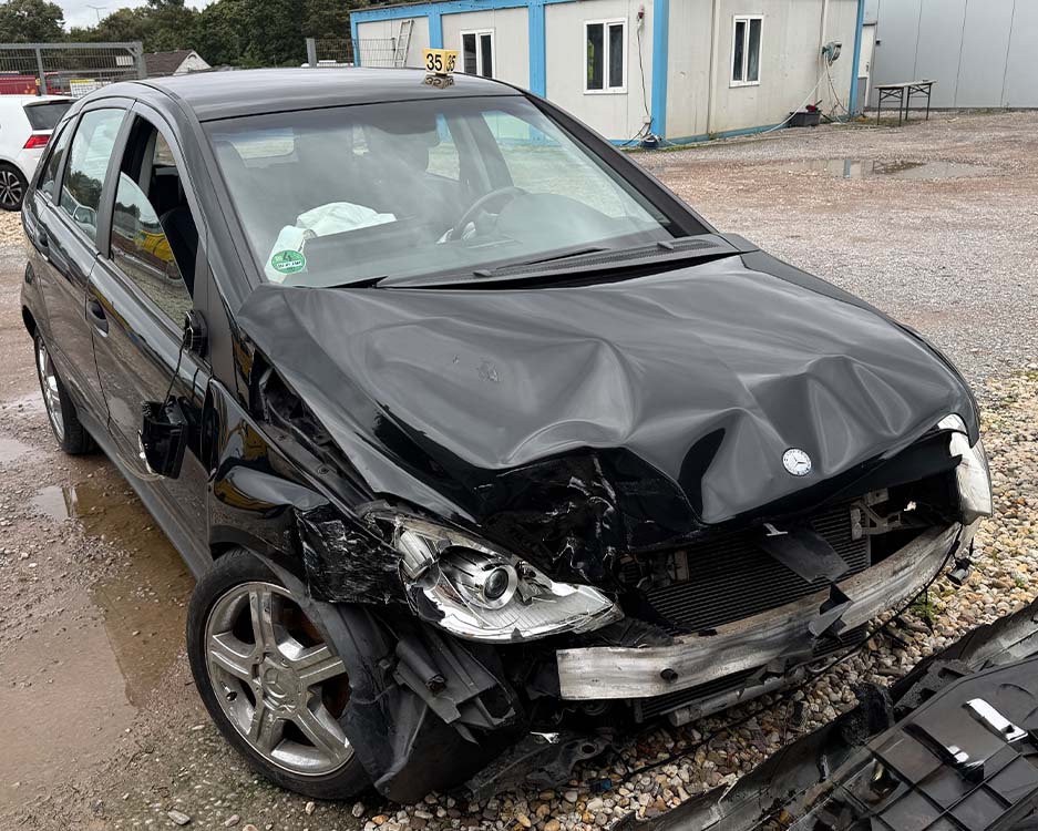 Mercedes - Frontschaden